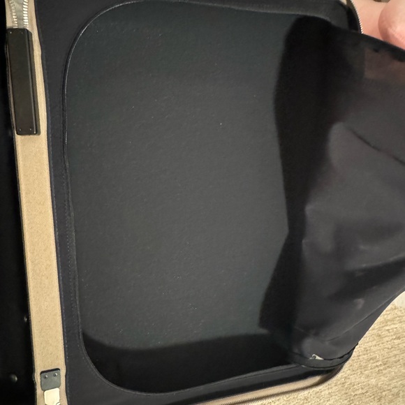 Beautiful suitcase excellent condition and ha little scattered - Picture 5 of 14